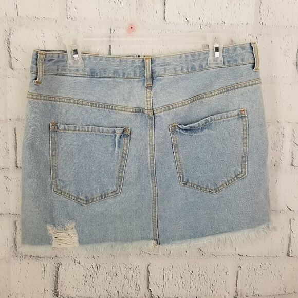 Forever 21 Distressed Denim Mini Skirt. Size 30. - Picture 4 of 5